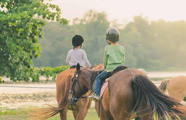 Un viaggio a cavallo di due ragazze